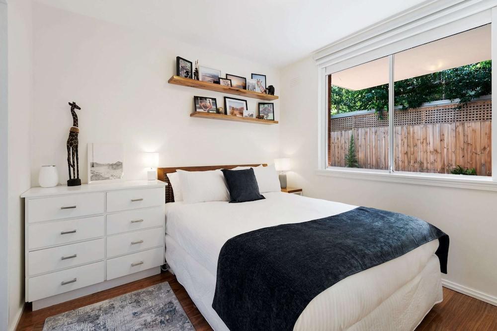 Snug St Kilda Apartment With Private Courtyard - Tap to explore photos