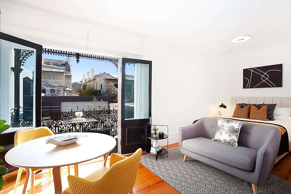 Perfect Located Comfy Studio With Balcony - Tap to explore photos