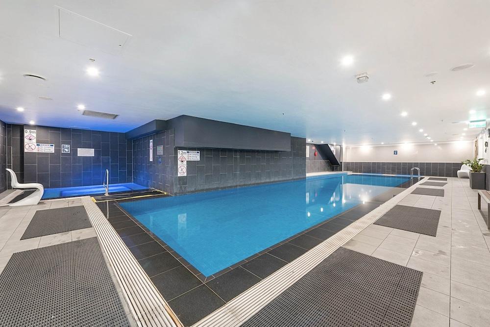 Incredible City Views in Convenient CBD Apartment