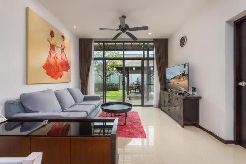 Villa Hanga 3BR Private Pool Nai Harn Beach - Tap to explore photos