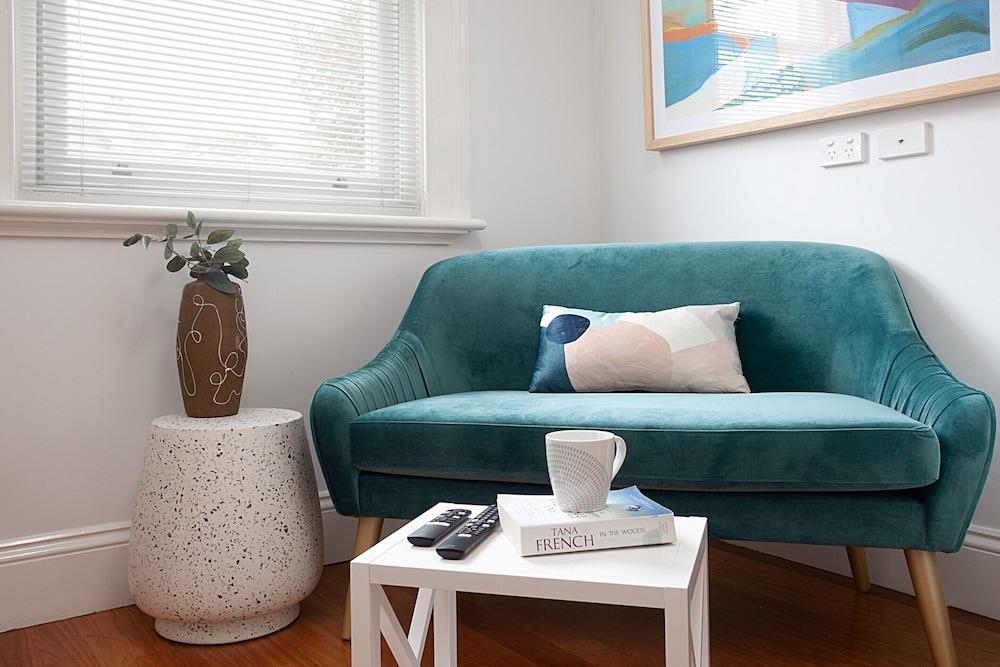 Art Deco Designer Studio in Lewisham - Tap to explore photos