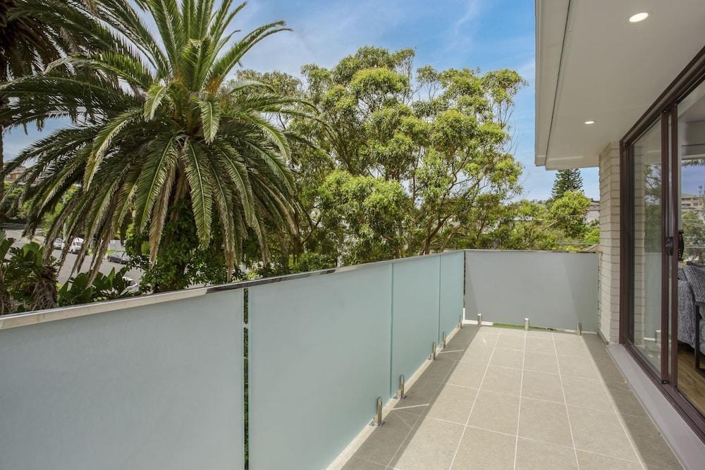 North-east Facing Modern 2-bed Apartment