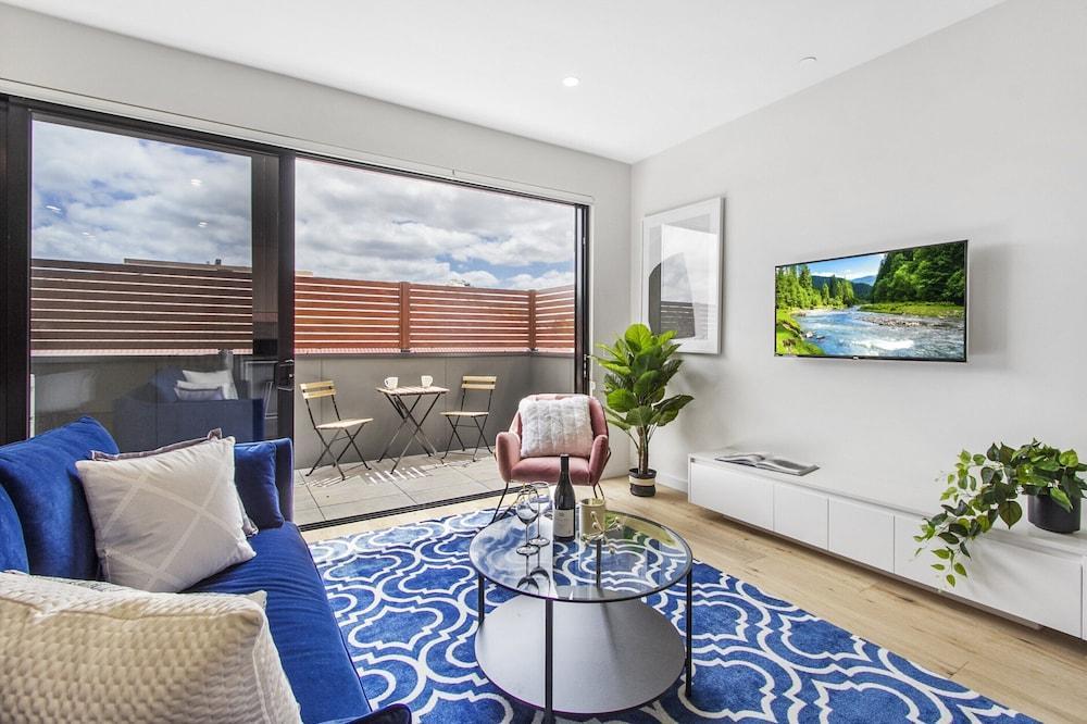 Boutique Apartment in Quiet, Sought-after Suburb - Tap to explore photos