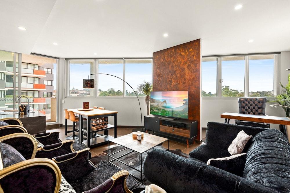 Elegant 1-bed by Riverside Park & Amenities - Tap to explore photos
