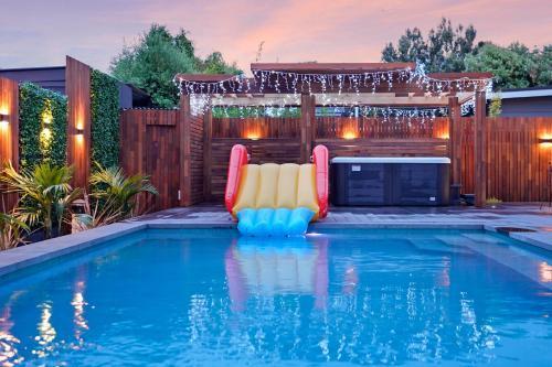 Amazing Backyard - MAX Entertain Beachside Retreat - Tap to explore photos