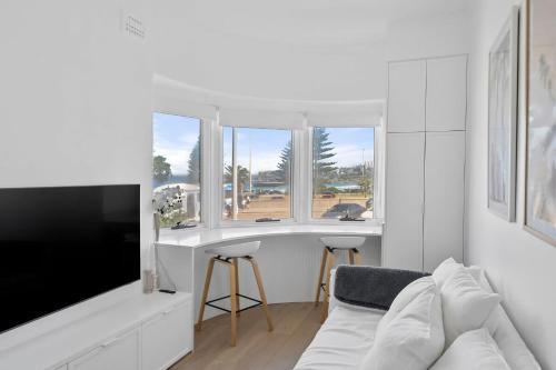Coastal Bondi Beach Haven - Steps to Surf and Sand - Tap to explore photos