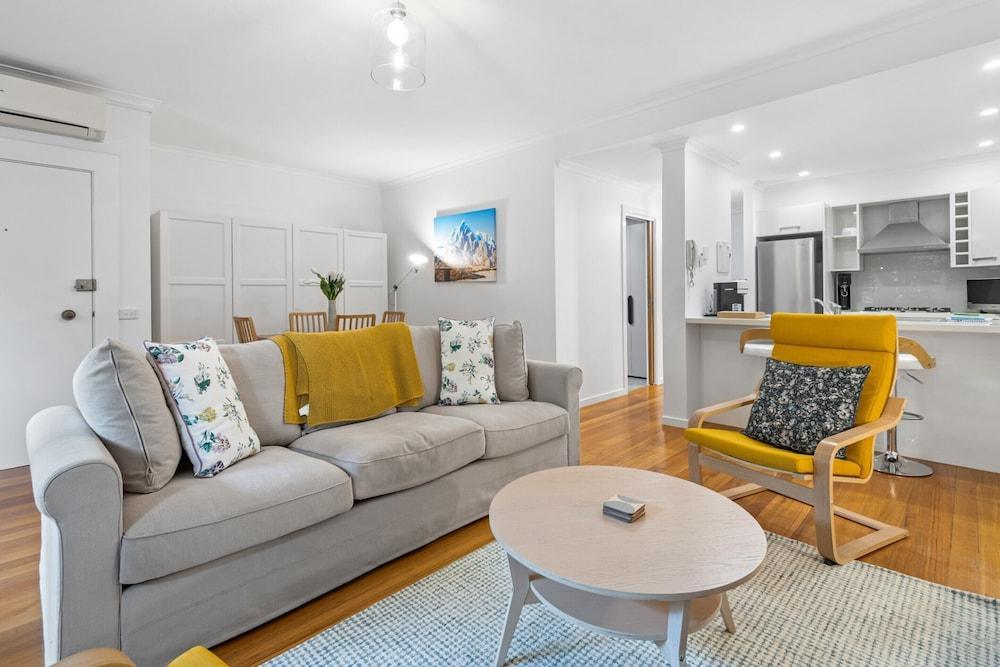 Perfect 2-bed Inner-city Home With Pool & BBQ Area - Tap to explore photos