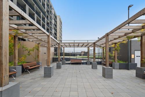 Contemporary 2-Bed Haven with Swimming Pool