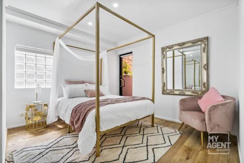 CBD 3BR - Sleeps 6 on Exhibition