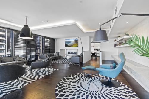 Chic 1-bed With Balcony Views and Amenities - Tap to explore photos