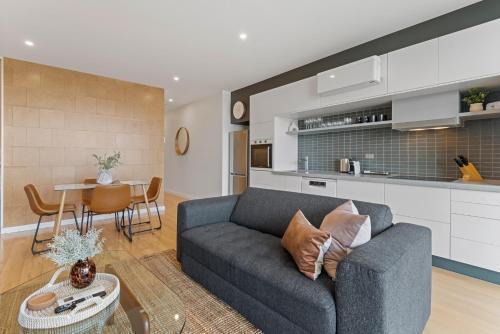 Modern 1-Bed with Close to Shops Room Type - Apartment
