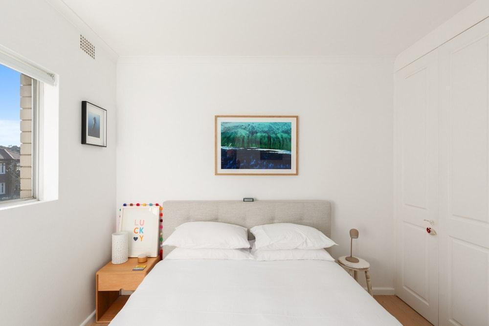 Lovely Harbourside 1-bed Close To Sydney Landmarks - Tap to explore photos