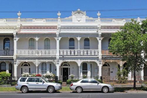 Sensational St Kilda stay at Sunset Beach Tower - Tap to explore photos