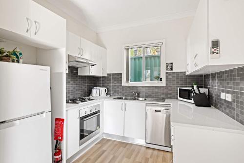 Single Room - Quaint Spot in Marayong - Centrally Located - Shared Bathroom - Tap to explore photos