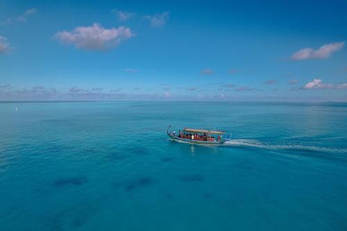 Atoll Retreat - Tap to explore photos