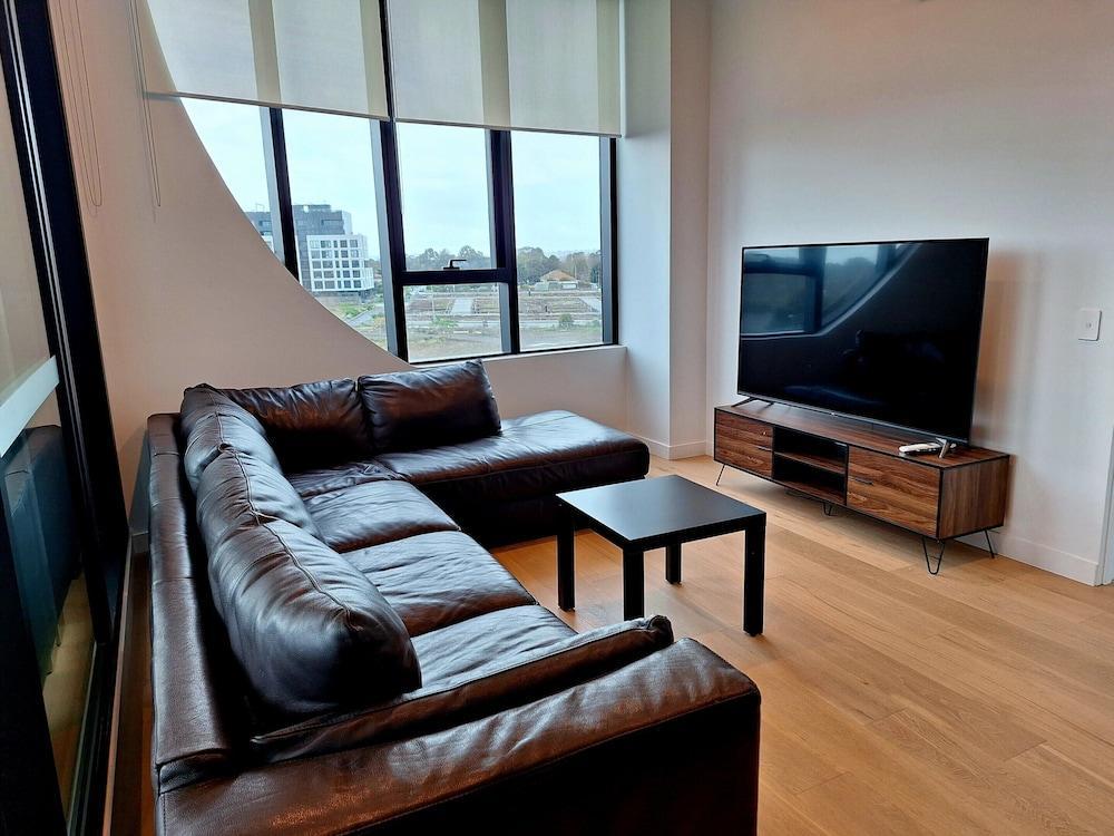 Generous 2-bed Apartment With Great Amenities - Tap to explore photos