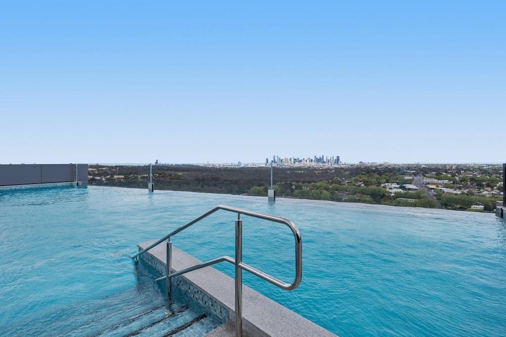 Generous 2-bed Apartment With Great Amenities