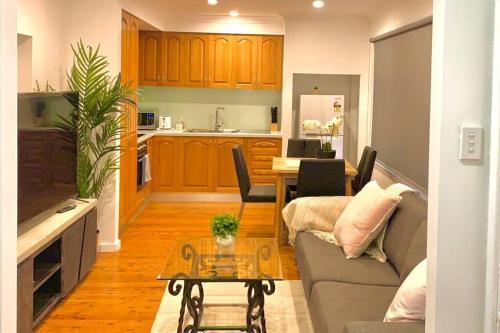 St Marys Affordable 5 Br cozy House - Tap to explore photos