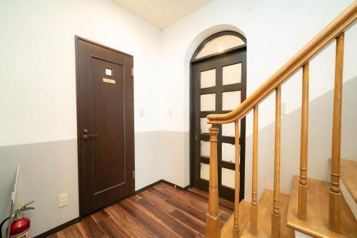 Luxury villa with comfy Kingbeds Near train station - Tap to explore photos