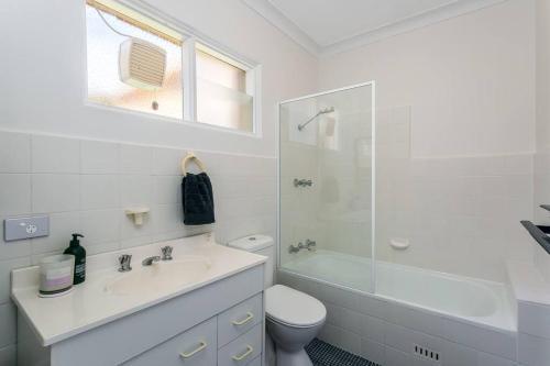 MOS17 - 1 bedroom w views-Mosman - Tap to explore photos