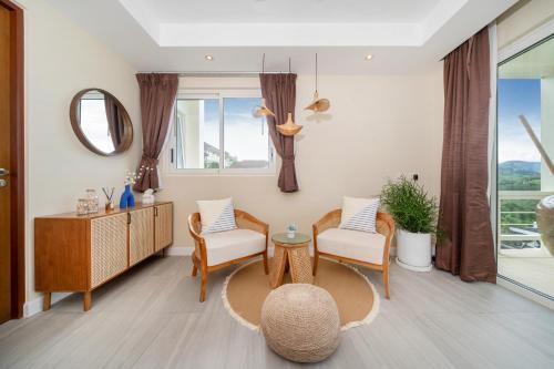 Stunning 5 bedrooms Villa with Panoramic Sea View - Tap to explore photos