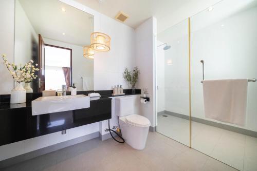 Stunning 5 bedrooms Villa with Panoramic Sea View