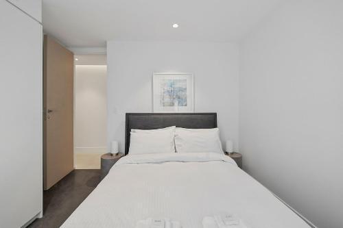 Inviting 2BR Unit w Parking near Coogee Beach - Tap to explore photos