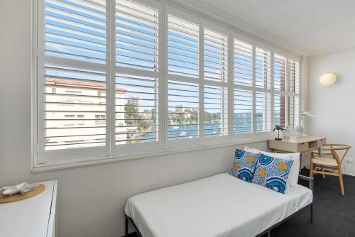 Bay Court Ii -spacious Studio Next To Hayes Beach - Tap to explore photos