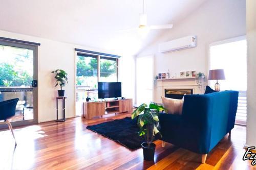 Spacious 4BR 3BA Family & Gatherings - Tap to explore photos