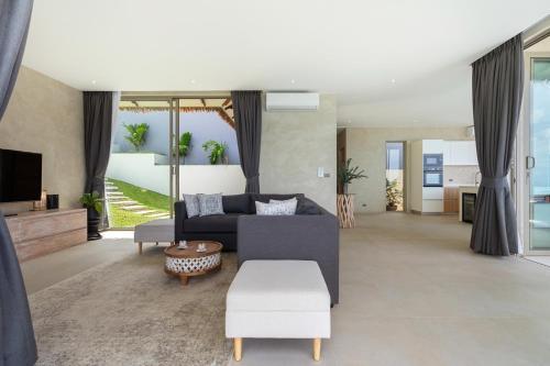 Designer's Delight: Lilly Belle: 4 Bed Pool Villa - Tap to explore photos