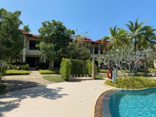 Poolside Luxury Laguna 2-Bed Villa in Cherngtalay - Tap to explore photos