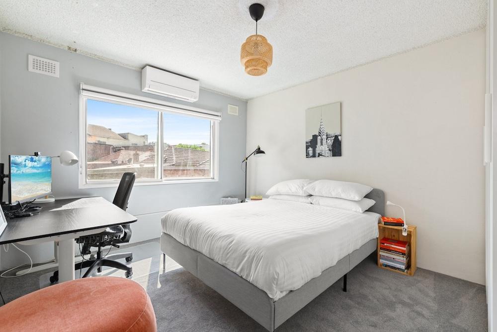 Cosy Sydenham 1-bed by Inner-west's Attractions - Tap to explore photos