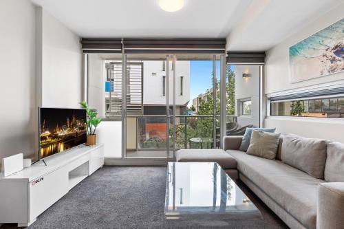Fitzroy North 1-bed With Balcony by Edinburgh Park Room Type - One-Bedroom Apartment