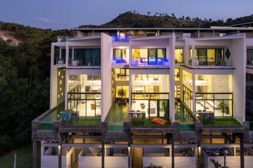Master Peak H4 - Hillside Villa with Amazing Ocean Views - Tap to explore photos