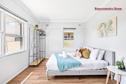 Cozy Queen Room in Narwee - Next to Stations & Shops - Shared Bathroom - Tap to explore photos