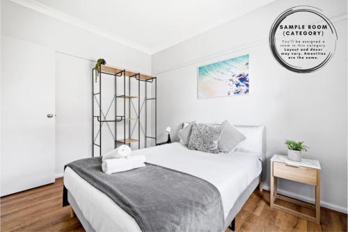 Cozy Queen Room in Narwee - Next to Stations & Shops - Shared Bathroom