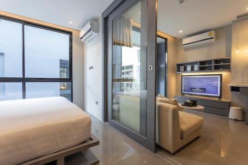 C141 Fully Loaded Best Facilities Nicest Apartment - Tap to explore photos