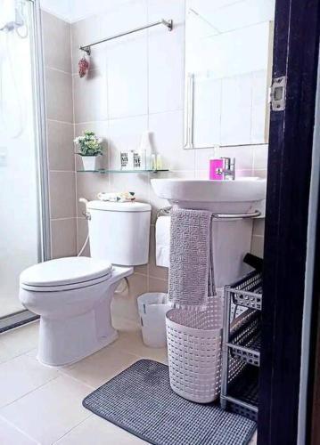 Studio 1 bed heart old town phuket convenience - Tap to explore photos