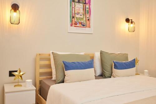 Stunning 3BR 2Bath AC in Center - SanturD4 - Tap to explore photos