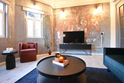 Stunning 6BR 4Bath near Tram - Tap to explore photos