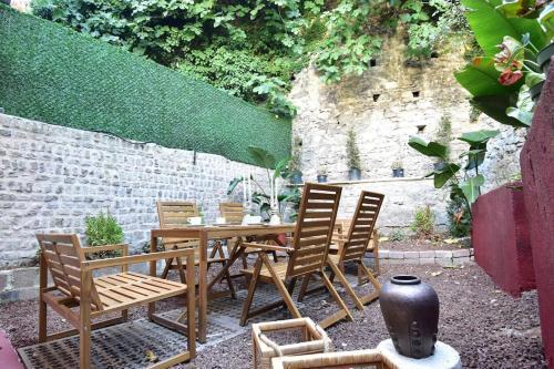 Stunning 6BR 4Bath near Tram - Tap to explore photos