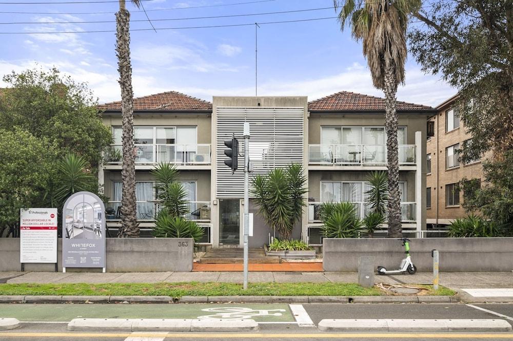 Charming 1-bed With Fireplace by the Beach