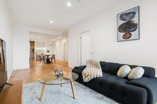 Stylish and Modern 2BR w King Bed, Study and Car Park - Tap to explore photos