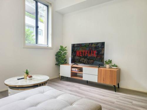 North Shore hidden gem, cosy with free parking - Tap to explore photos