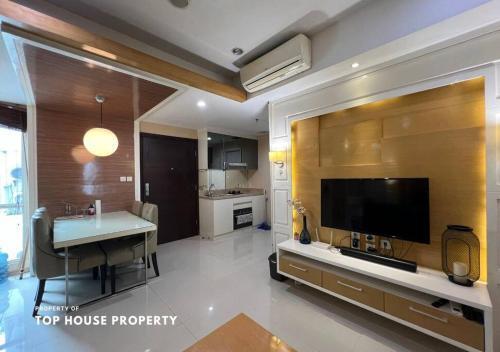 Casa Grande 1 Bed Mall Kota Kasablanka B2701 By Travelibu - Tap to explore photos