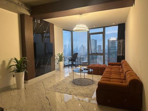 Stunning skyview luxury apt floor 40 plus - Tap to explore photos