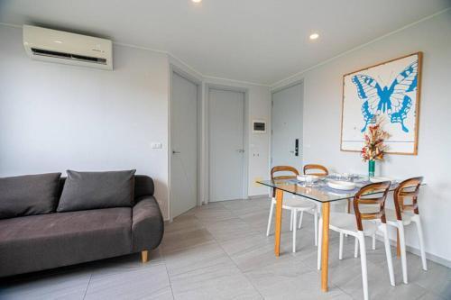 Cozy & Modern -1BR - T2 416 - Tap to explore photos