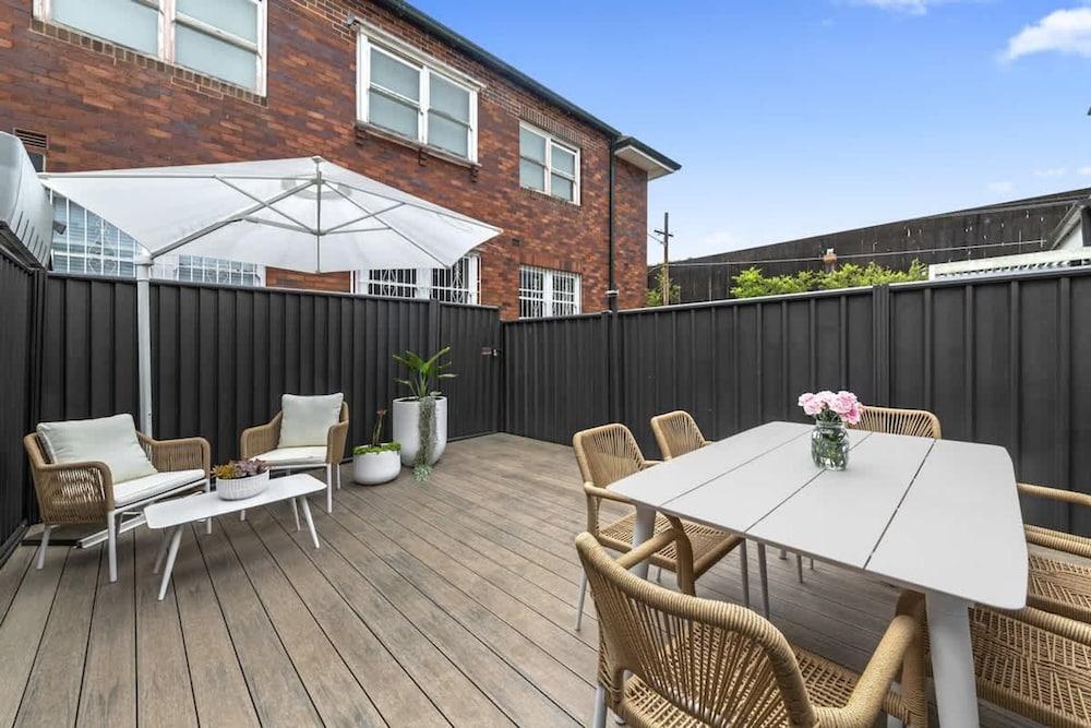 Peaceful 2 Bedroom With Private Backyard and BBQ