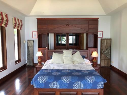 Bali style 4 bedroom beachfront Villa Ao Yon - Tap to explore photos