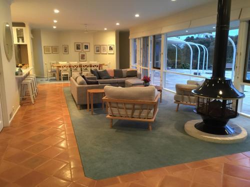 Bayfield - Palm Springs Pool Bay Views Mt Martha - Tap to explore photos